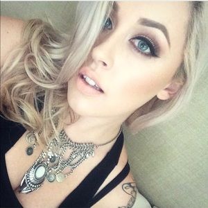 Meet your Posher, Jaymee